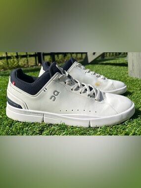 ON Cloud The Roger Advantage Athletic Shoes Men’s 11 Sneakers White Midnight